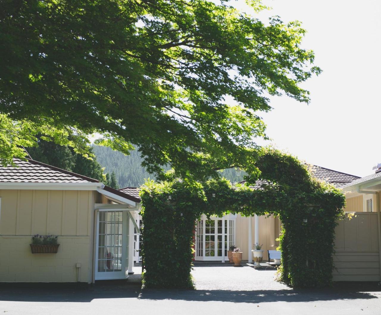 Moose Lodge Estate Tikitere Exterior photo